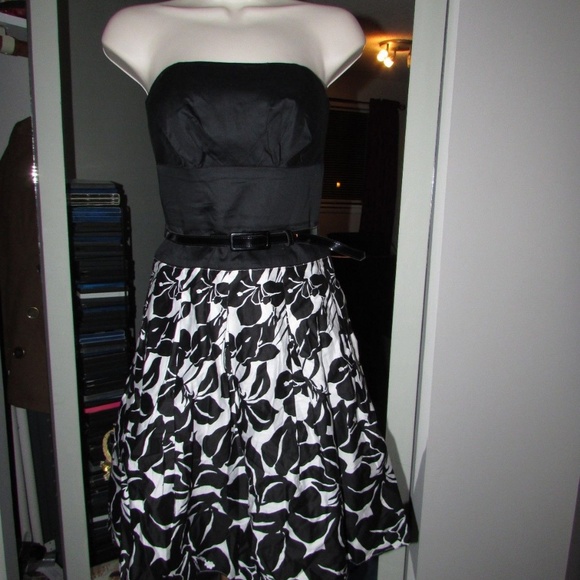 WHITE HOUSE BLACK MARKET DRESS SIZE 0 BLACK WHITE - Picture 2 of 8